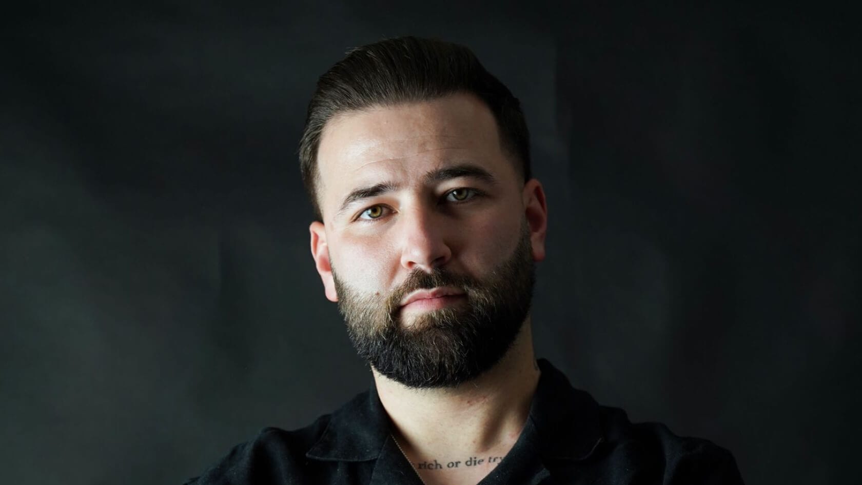 Da cadeira de barbeiro à criação de uma marca: a história do Fábio e da BikerSkull