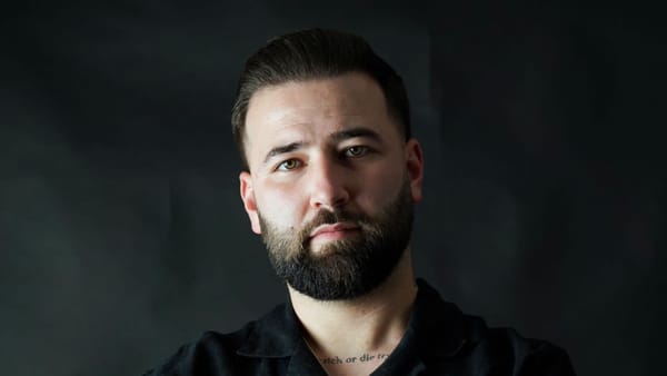 Da cadeira de barbeiro à criação de uma marca: a história do Fábio e da BikerSkull